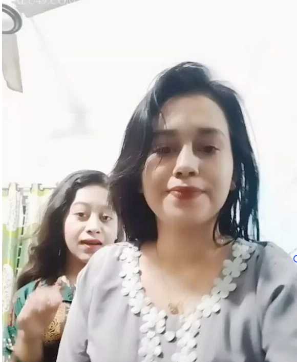 এই দুই বোনের ভাইরাল ভিডিও লিংক
